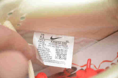 SB Dunk Low Valentine's Day Light Bone FZ5654-100