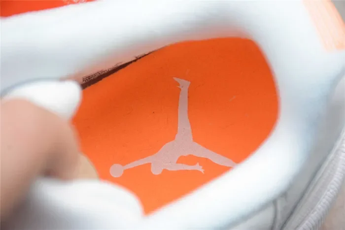 Air Jordan 11 WMNS “Metallic Silver” AR0715-100