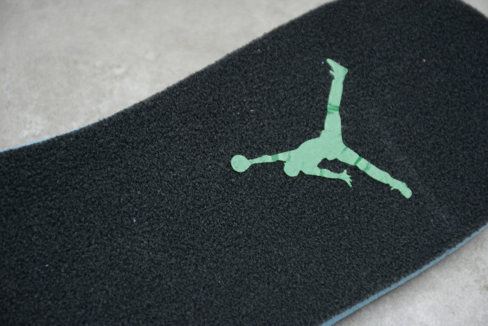 Air Jordan 1 Mid 'Pine Green' / 'Green Toe' 554724-067