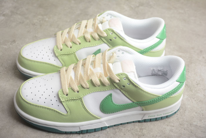 SB Dunk Low “Apple Green”