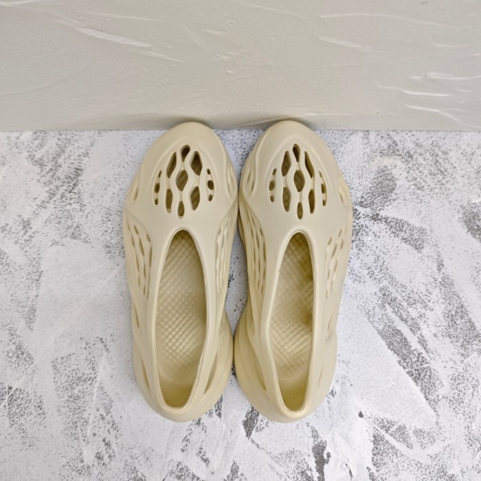 adidas Yeezy Foam Runner Sulfur GV6775