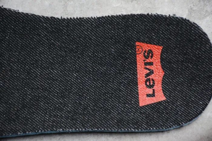 Levi's x Air Jordan 4 “Black” AO2571-001