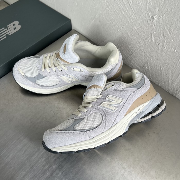 New Balance 2002R - Light Grey / M2002RSA