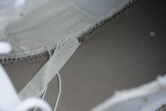 Air Jordan 1 MID SE Swoosh On Tour CW7589-100