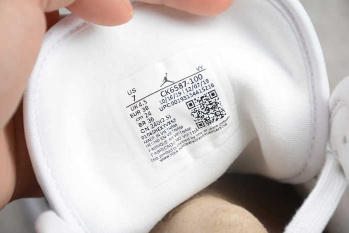 Air Jordan 1 MID SE Women's Shoes White/White Iridescent CK6587-100