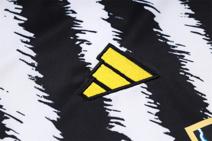 Juventus Training Jersey 23/24