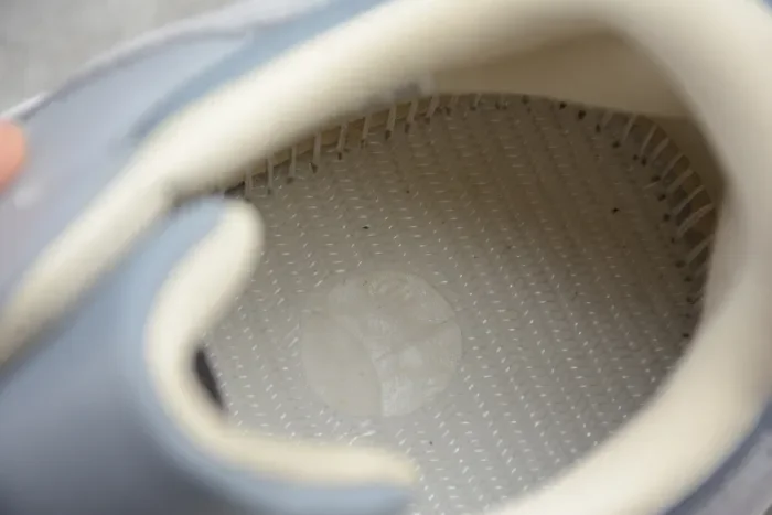 Yeezy Boost 700 Magnet FV9922