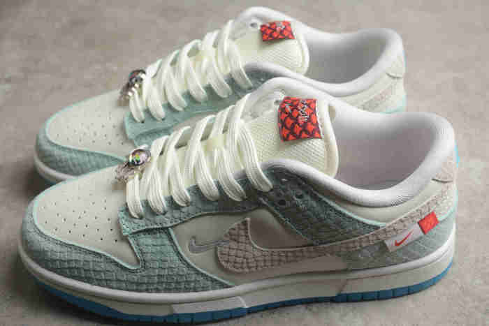 SB Dunk Low LX 'Year of the Dragon' FZ5065‑111