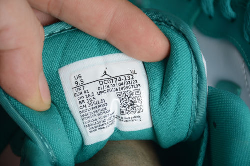 Air Jordan 1 Low New Emerald DC0774-132