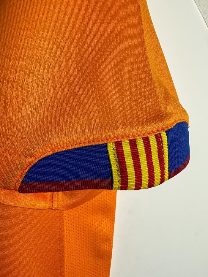 Barcelona Away Retro Jersey 2006/07