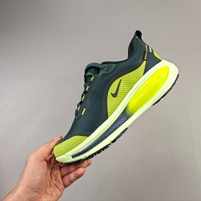 Nike Vomero 18 GTX Men's Road Running Shoes