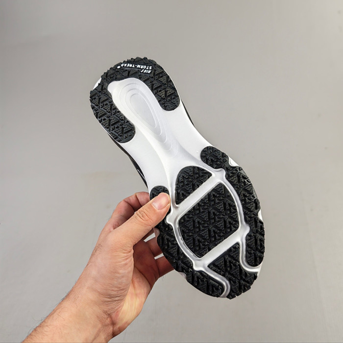 Nike Vomero 18 GTX Men's Road Running Shoes
