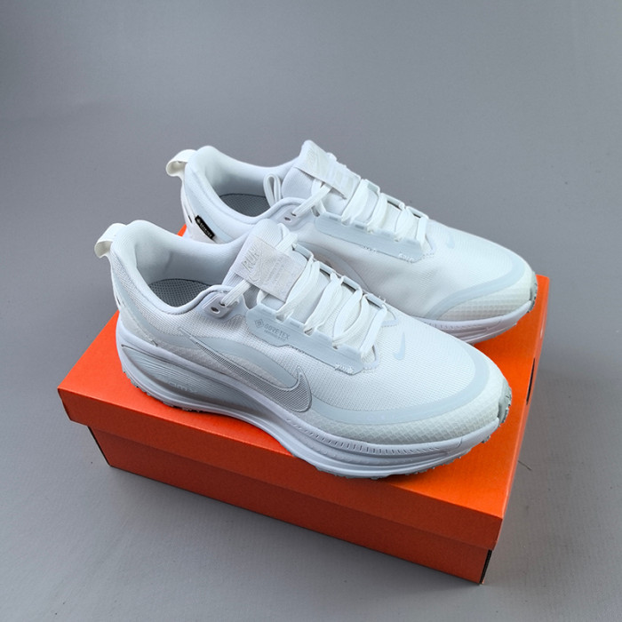 Nike Vomero 18 GTX Men's Road Running Shoes
