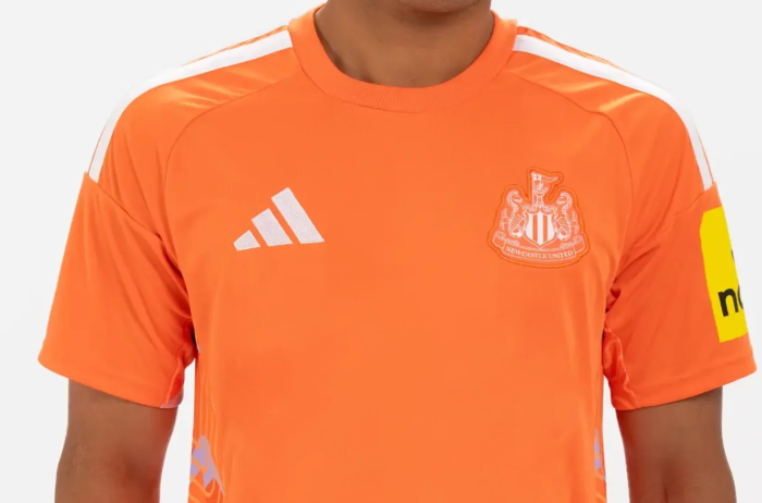 Newcastle United Goalkeeper Men Jersey Suit 26/27
