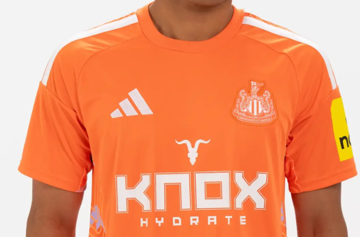 Newcastle United Goalkeeper Men Jersey Suit 26/27