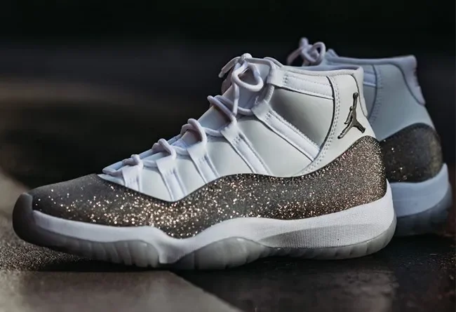 Air Jordan 11 WMNS “Metallic Silver” AR0715-100