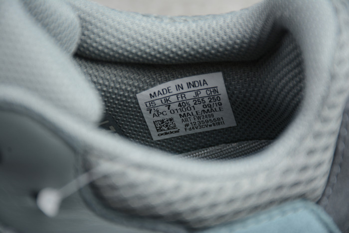 Yeezy Boost 700 “Teal Blue” FW2499