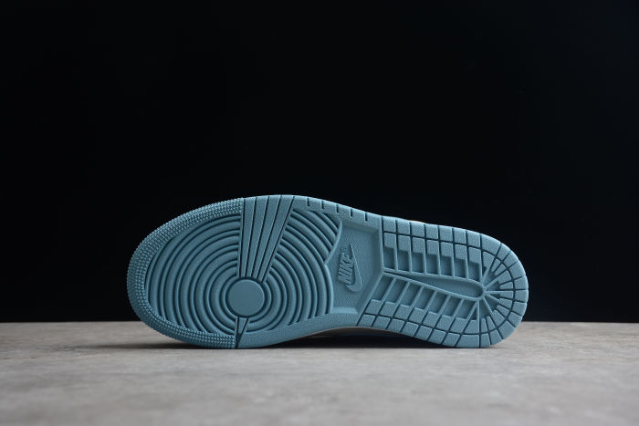 Air Jordan 1 Mid SE “Unc”