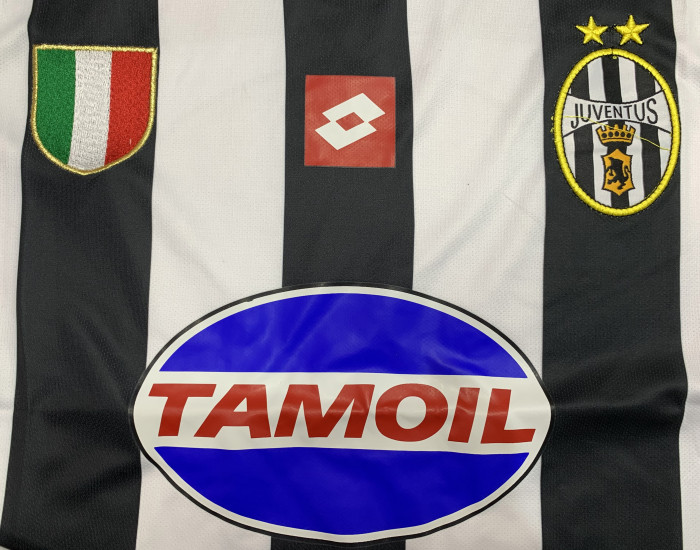 Juventus Home Retro Jersey 2002/03