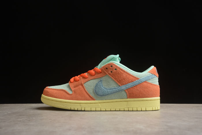 SB Dunk Low Pro PRM Orange and Emerald Rise DV5429-800
