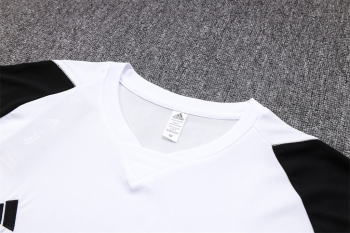 Juventus Training Jersey 23/24