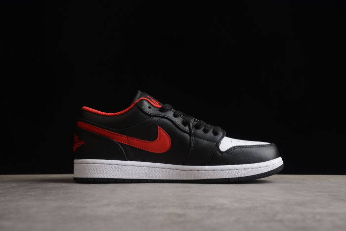 Air Jordan 1 Low “White Toe”553558-063