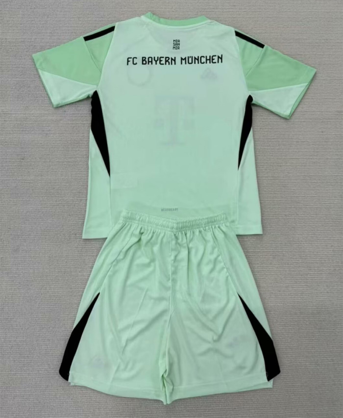 Bayern Munich Goalkeeper Kids Suit 25/26