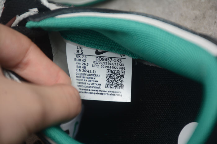 SB Dunk Low green black dark gray DO9457 - 133