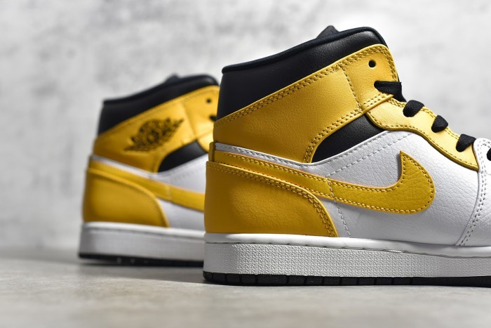Air Jordan 1 Mid“ University Gold” 554724 170