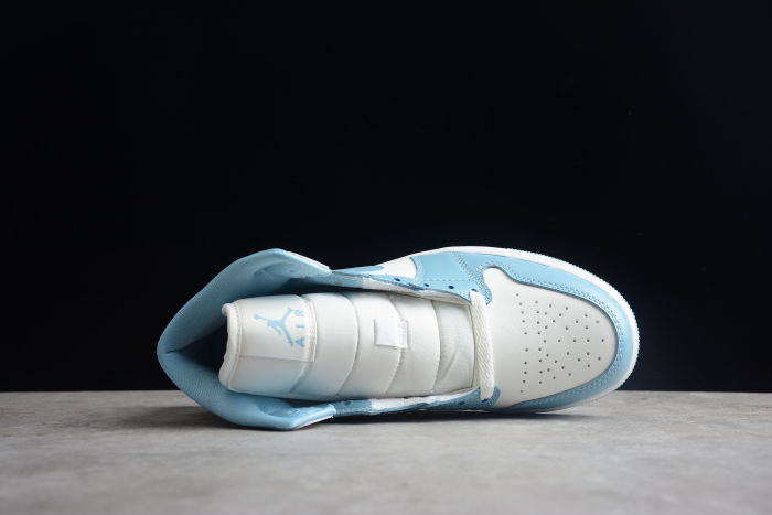 Air Jordan 1 Mid SE “Unc”