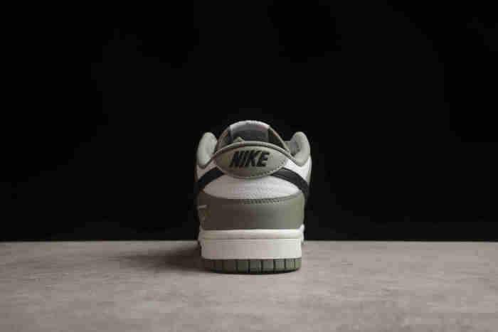 SB Dunk Low NBA Paris FZ4624-001