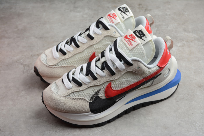 Nike x sacai Vaporwaffle 'Sail Sport Fuchsia' CV1363-100
