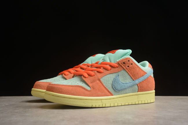SB Dunk Low Pro PRM Orange and Emerald Rise DV5429-800