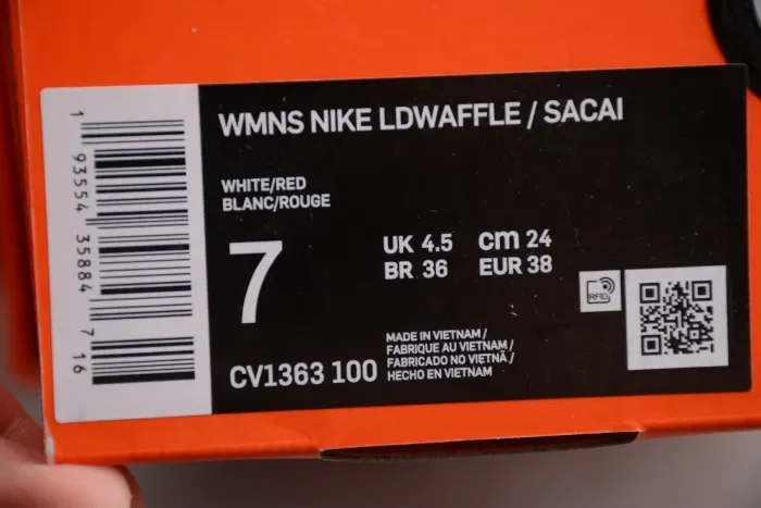 Nike x sacai Vaporwaffle 'Sail Sport Fuchsia' CV1363-100