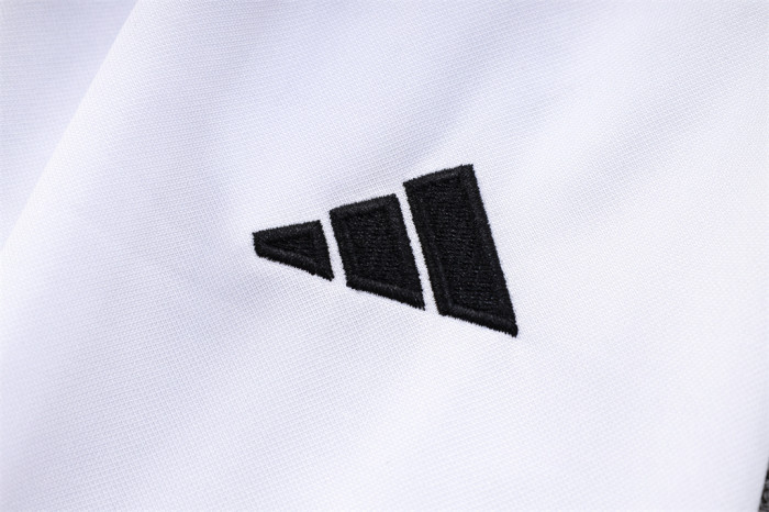 Juventus Training Jersey 23/24