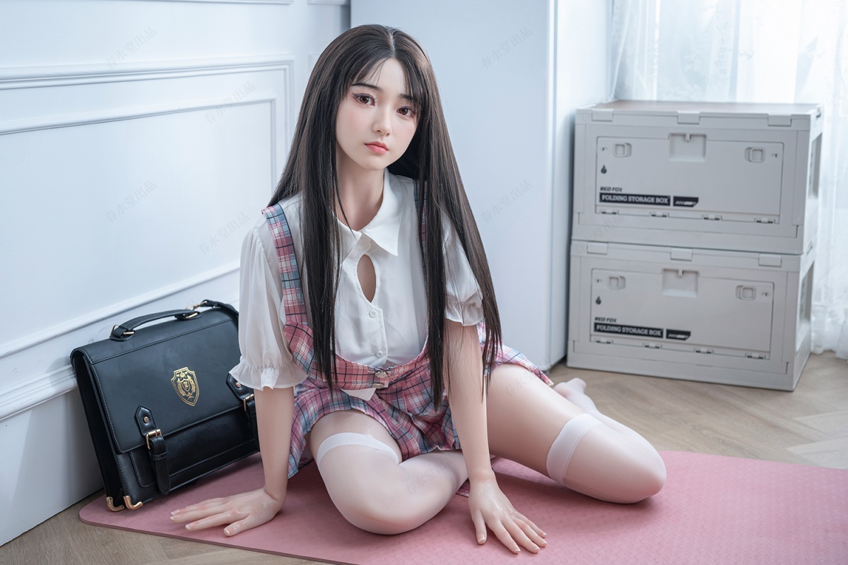 制服女子リアルドール 美乳