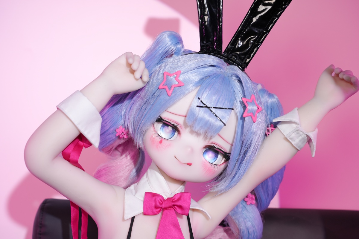 小型等身大アニメドール