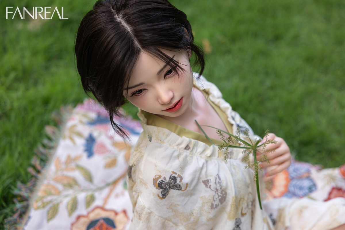 芸術的リアルドール