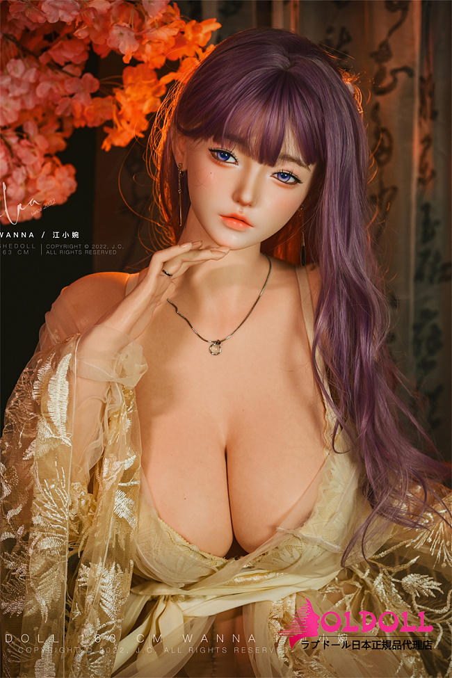 【お客様の撮影写真】SHEDOLL 江小婉(jiangxiaowan)ヘッド 163cm Hカップ シリコン製アダルトドール ボディ素材選択可 紫ロングヘアの等身大人形