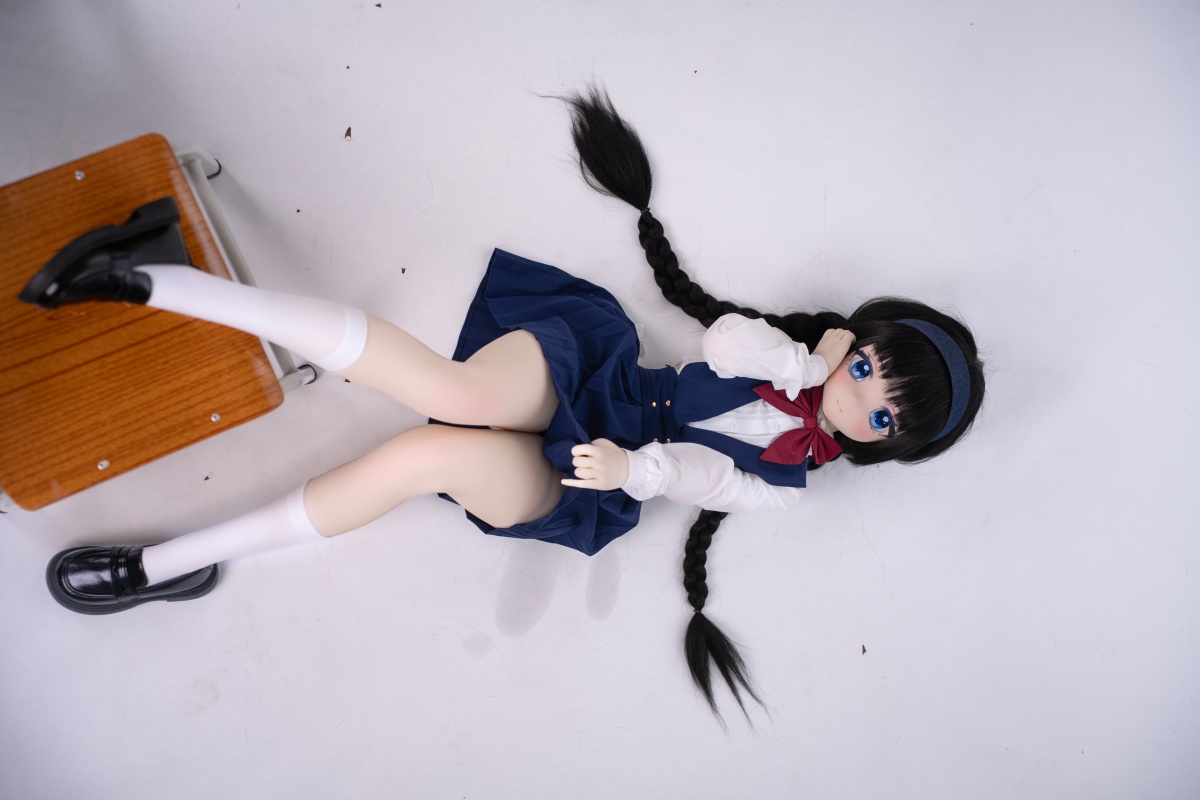 知的な学園系娘ラブドール
