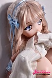 可愛いドール ブルースカートと白トップスコーデ
