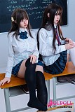 黒ストッキングを履いた美少女ラブドール立ち姿
