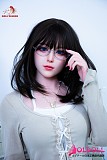 清楚系 ラブドールの白ミニスカート姿
