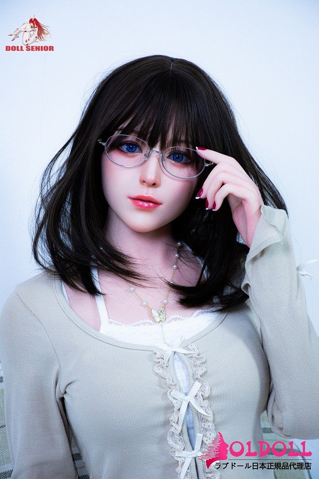 【お客様の撮影写真】Doll Senior 168cm Fカップ ヘッド#1霓裳(nichang) 清楚系 ラブドール 白ミニスカート姿の眼鏡美少女 等身大モデル
