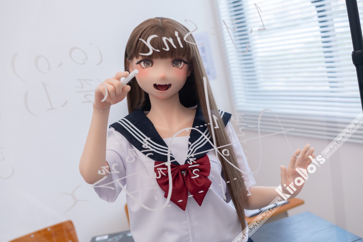 セーラー服の等身大アニメドール
