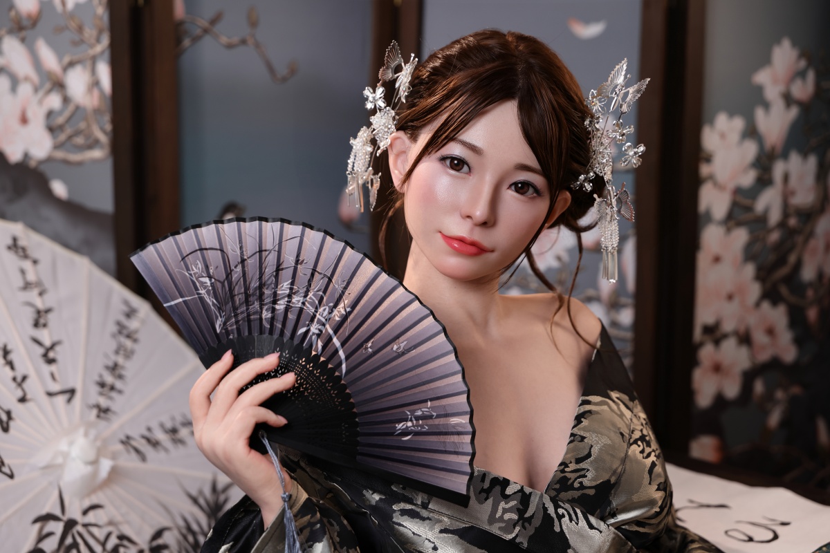 上原亜衣 リアルラブドール