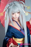 月見ヤチヨ風の銀髪コスプレドールが青い和服を着た美少女ラブドール
