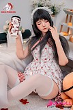 白ストッキングが映える等身大ドールの全身写真
