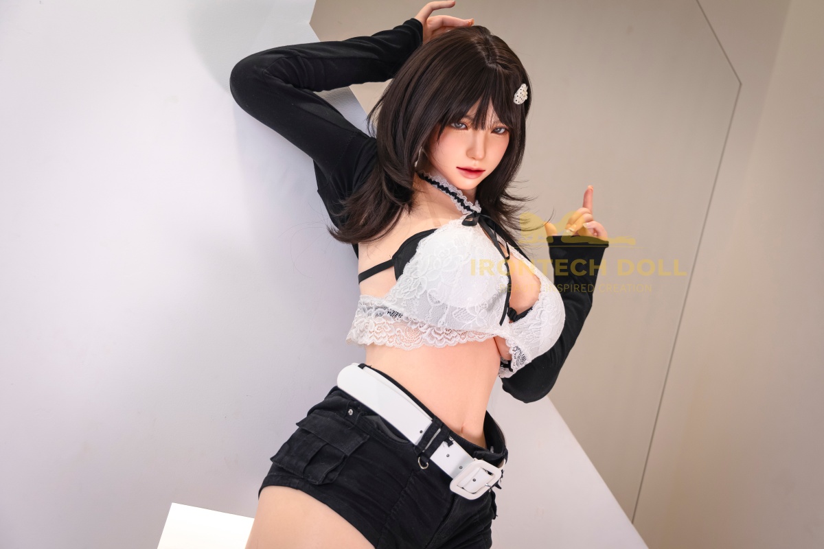 巨乳ボディ 可愛いドール
