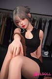 清楚系ラブドールの上品なタイトワンピスタイル
